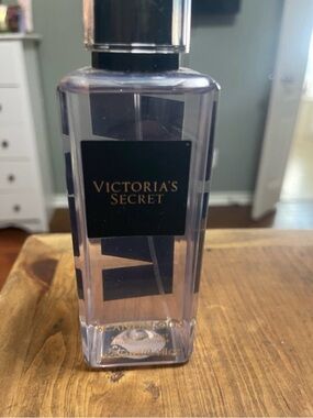 Victoria's Secret Scandalous Lavender Body Wash — Soft Purple Bottle